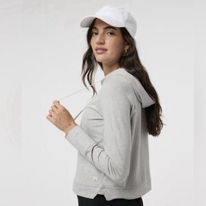 Vuori Hoodie Women’s Medium Heather Gray Halo Essential Pullover Sweatshirt Yoga